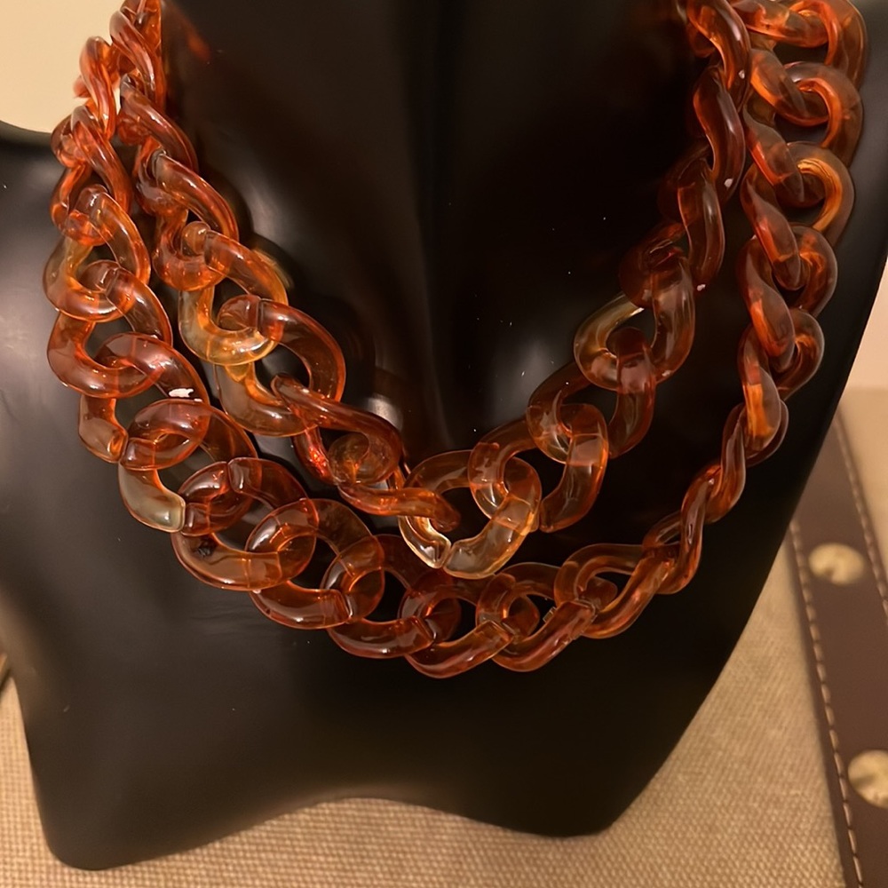 Acrylic light weight chain link brown necklace - Picture 2 of 6